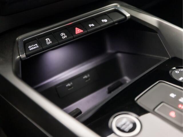 Audi A3 SPORTBACK 30 TFSI S-Line Sport Automaat (2X S-LINE, APPLE CARPLAY, MATRIX LED, GROOT NAVI, SFEERVERLICHTING, PLAT S-LINE SPORTSTUUR, GETINT GLAS, LEDER, LANE ASSIST, KEYLESS, NIEUWSTAAT)