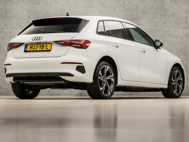 Audi A3 SPORTBACK 40 TFSI e Sport 204Pk Automaat (APPLE CARPLAY, CLIMATE, STOELVERWARMING, GETINT GLAS, SPORTSTOELEN, PARKEERSENSOREN, ZWART HEMEL, 18'' LM VELGEN, CRUISE, NIEUWSTAAT)