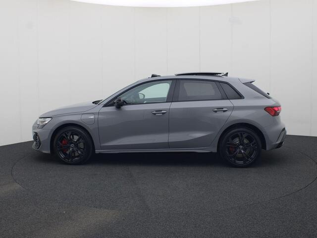 Audi A3 SPORTBACK 45 TFSI e S edition Competition · Panorama dak · Sonos · Navigatie · Stoelverwarming ·