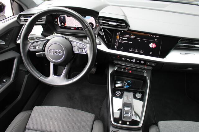 Audi A3 SPORTBACK 30 TFSI Business edition | Panoramadak | Navigatiesysteem | S-line | Automaat