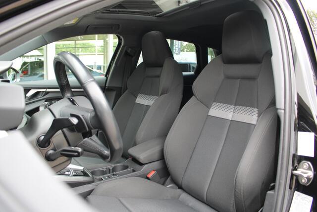 Audi A3 SPORTBACK 30 TFSI Business edition | Panoramadak | Navigatiesysteem | S-line | Automaat