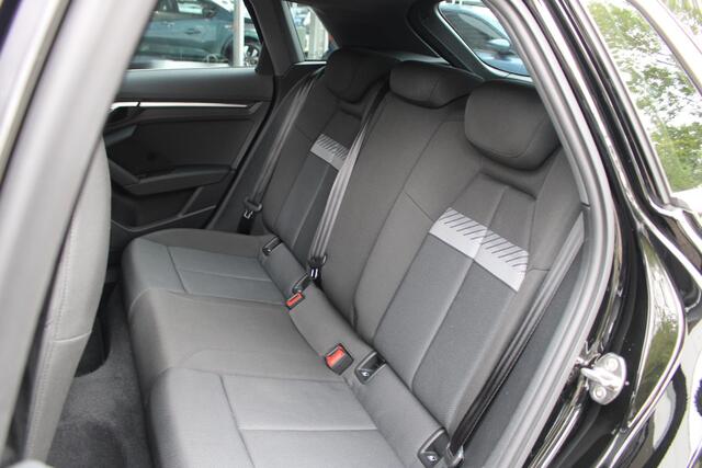 Audi A3 SPORTBACK 30 TFSI Business edition | Panoramadak | Navigatiesysteem | S-line | Automaat