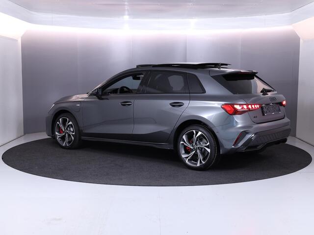 Audi A3 SPORTBACK 45 TFSI e S edition Competition 272 pk SOH 100% S-tronic| Navigatie | Panoramadak | Private lease vanaf ¤798,- | Achteruitrijcamera | Adaptieve cruise control | Matrix LED koplampen |