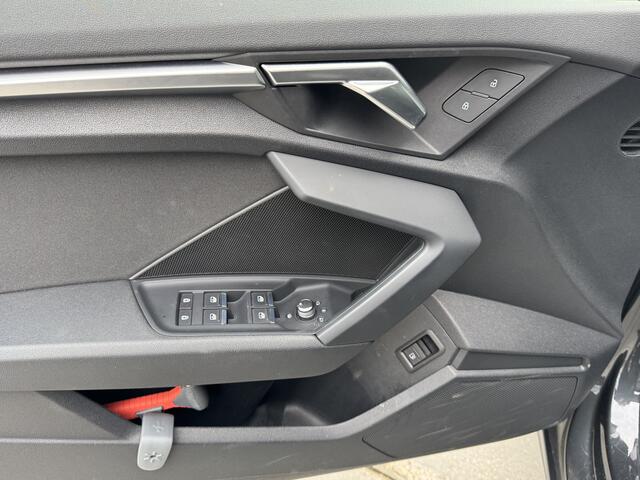 Audi A3 SPORTBACK 40 TFSI e 204pk DSG Business edition Virtual Cockpit Climate Control LED Sportstoelen