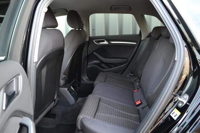 Audi A3 SPORTBACK 1.5 TFSI CoD S-Line Navi/LED/18'' inch
