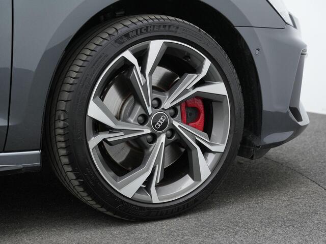 Audi A3 SPORTBACK 45 TFSI e 245 pk S-tronic S edition Competition / S-Line | Panoramadak | Achteruitrijcamera | Stoelverwarming | Navigatie