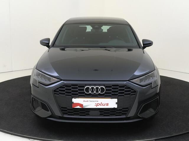 Audi A3 SPORTBACK 40 TFSI e Edition | Panoramadak | Parkeersensoren achter | Cruise control | CarPlay | Electronic climate control | Lane assist |