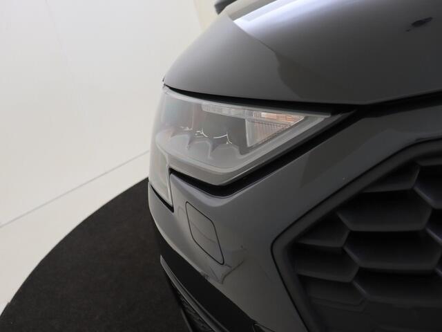 Audi A3 SPORTBACK 40 TFSI e Edition | Panoramadak | Parkeersensoren achter | Cruise control | CarPlay | Electronic climate control | Lane assist |