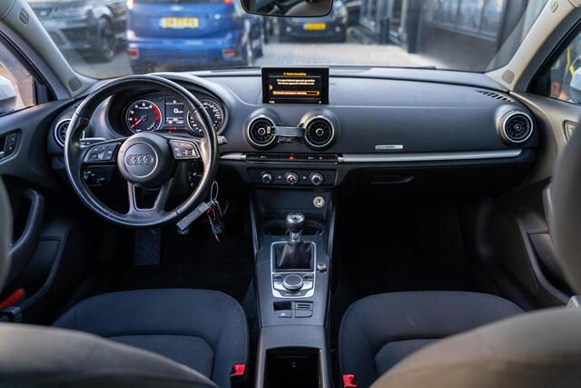 Audi A3 SPORTBACK 1.0 TFSI Koplampreiniging Airco 16"L.M. Radio/CD Multifunctioneel stuurwiel