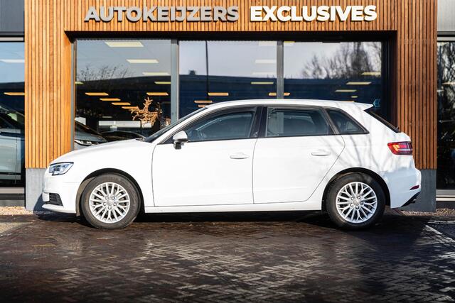 Audi A3 SPORTBACK 1.0 TFSI Koplampreiniging Airco 16"L.M. Radio/CD Multifunctioneel stuurwiel