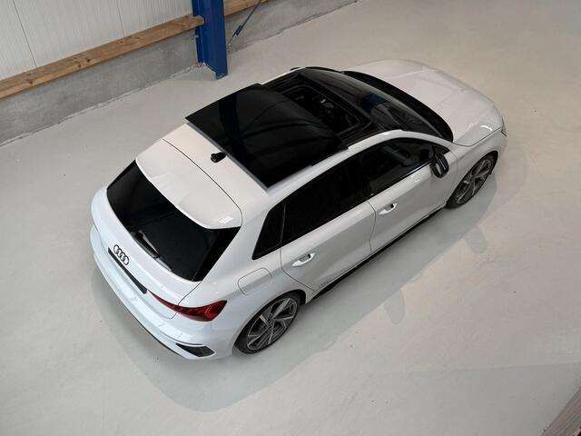 Audi A3 SPORTBACK 35 TFSI S edition 150 PK - RS STOELEN - PANORAMADAK - AUTOMAAT -VIRTUAL COCKPIT - STOELVERWARMING - CARPLAY