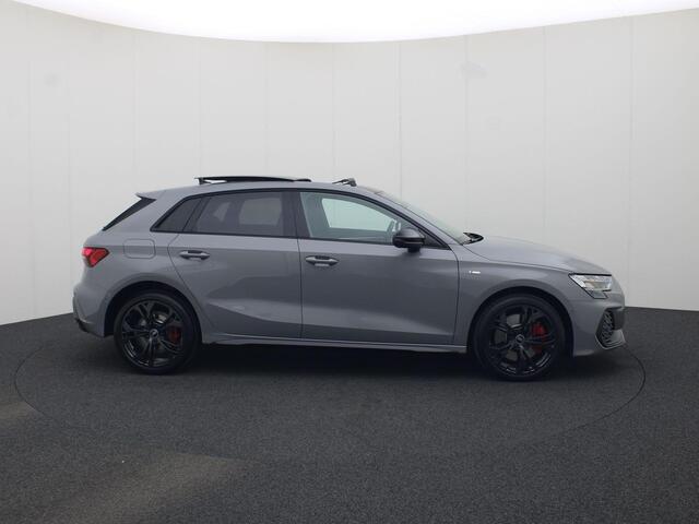 Audi A3 SPORTBACK 45 TFSI e S edition Competition · Panorama dak · Sonos · Navigatie · Stoelverwarming ·