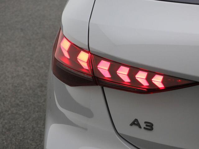 Audi A3 SPORTBACK 45 TFSI e S edition Competition · Panorama dak · Sonos · Navigatie · Stoelverwarming ·