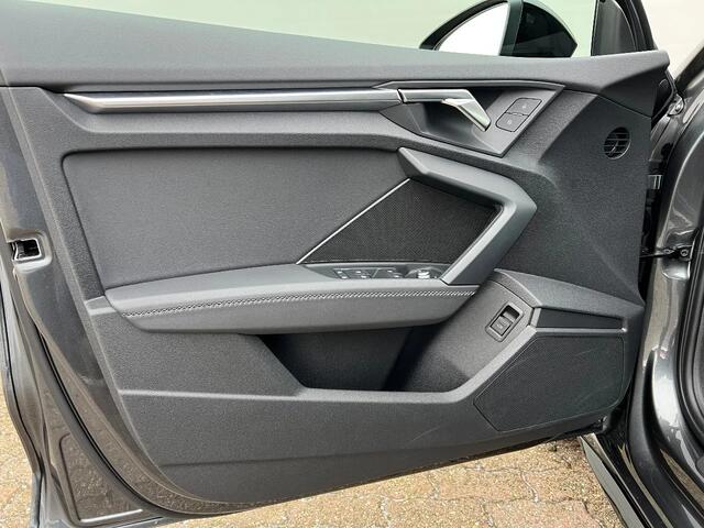 Audi A3 SPORTBACK 35 TFSI | S Edition | Trekhaak | 19 inch | Keyless | Zwart optiek