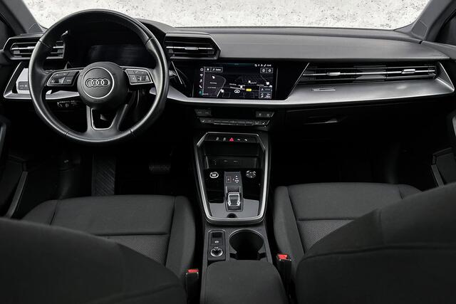 Audi A3 SPORTBACK 30 TFSI Attitude | Trekhaak | Stoelverwarming | Adaptieve cruise control