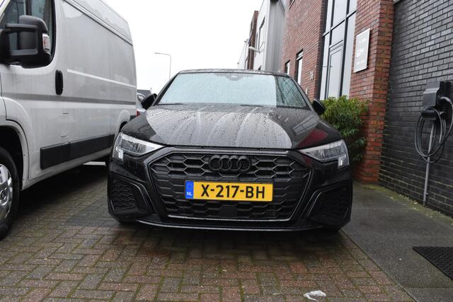 Audi A3 SPORTBACK 45 TFSI e S edition Competition Panorama dak N.A.P. Nederlandse auto