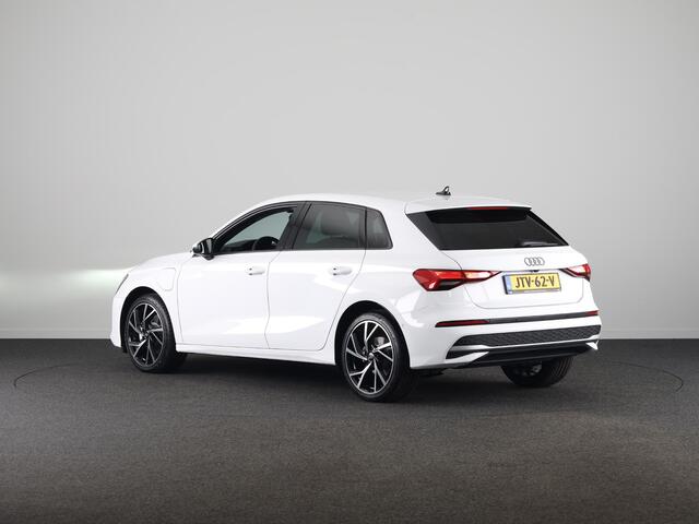 Audi A3 SPORTBACK 40 TFSI e Pro Line 204pk | 18 inch Lichtmetalen velgen | Parkeercamera| Navigatie via App | Stoelverwarming