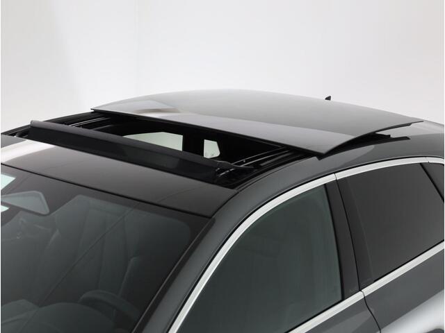 Audi A3 SPORTBACK S edition 40 TFSI e 204 pk | Glazen panoramadak | Assis.pak driving+parking plus | Warmtewerend glas donker tint