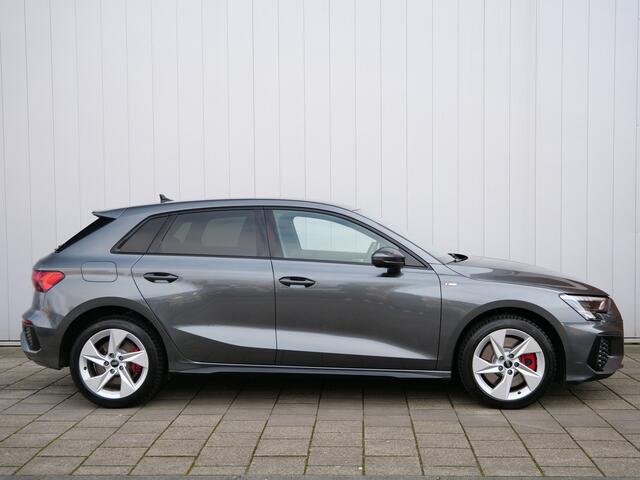 Audi A3 SPORTBACK 45 TFSI e S edition Competition 204 Pk Automaat DAB / Apple Carplay / Camera / S-Line