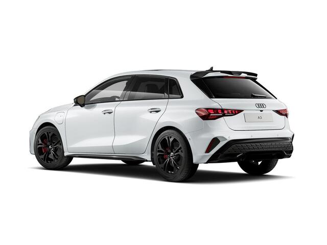 Audi A3 SPORTBACK 45 TFSi e 272 Pk S-Line Competition | Leder | Panoramadak | Full LED | Camera | Apple Carplay | 18 Inch | 6.895 Km !!