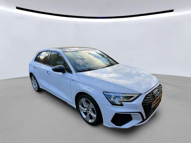 Audi A3 SPORTBACK 30 TFSI S edition / Pano / Navigatie / LED / Parkeersensoren / Lichtmetaal 17 inch / Climate controle /