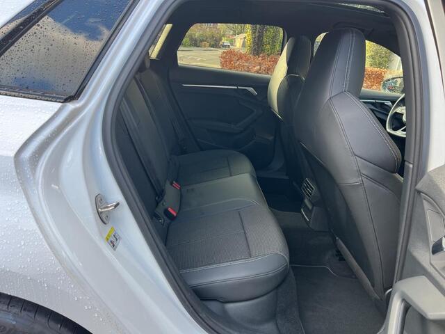 Audi A3 SPORTBACK 30 TFSI S edition / Pano / Navigatie / LED / Parkeersensoren / Lichtmetaal 17 inch / Climate controle /