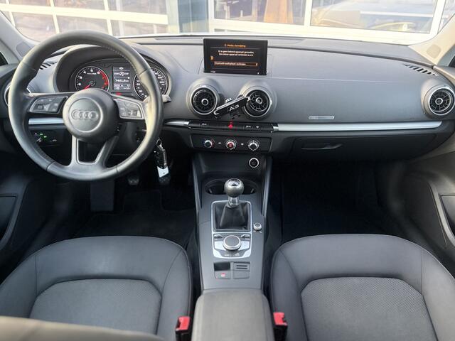 Audi A3 SPORTBACK 1.0 TFSI 116pk | Airco | Bi-xenon koplampen | Bluetooth | Isofix bevestiging voor kinderzitjes | Lichtmetalen velgen 18" | Radio cd speler | Perfect onderhouden!