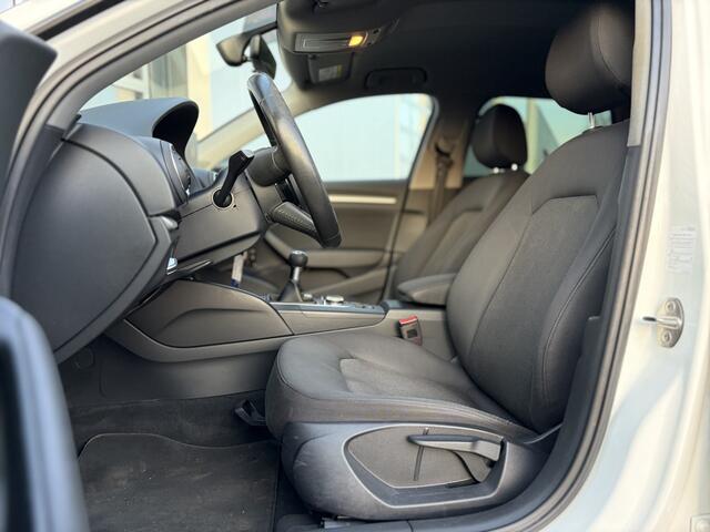 Audi A3 SPORTBACK 1.0 TFSI 116pk | Airco | Bi-xenon koplampen | Bluetooth | Isofix bevestiging voor kinderzitjes | Lichtmetalen velgen 18" | Radio cd speler | Perfect onderhouden!