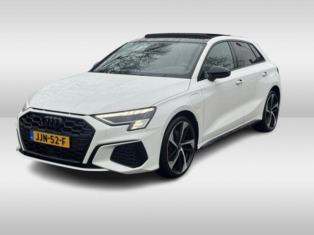 Audi A3 SPORTBACK 45 TFSI e S edition Competition / Panoramadak / Camera / Head-up / RS Seats / B&O / Elektr. stoelen / 19'' / CarPlay / Stoelmassage+Verwarming / Dodehoek / DAB / ACC