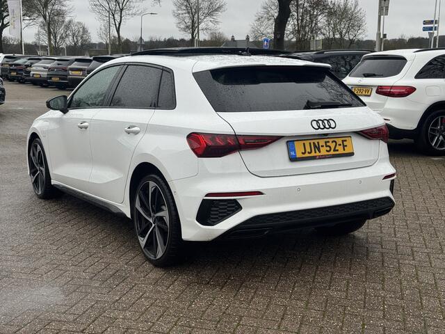 Audi A3 SPORTBACK 45 TFSI e S edition Competition / Panoramadak / Camera / Head-up / RS Seats / B&O / Elektr. stoelen / 19'' / CarPlay / Stoelmassage+Verwarming / Dodehoek / DAB / ACC