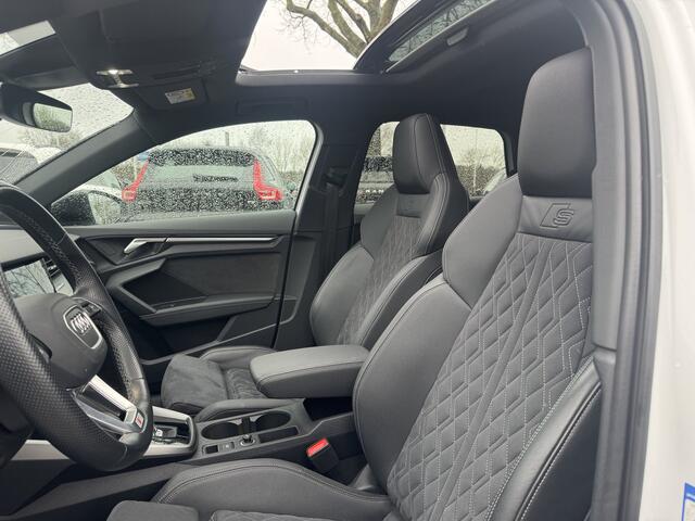 Audi A3 SPORTBACK 45 TFSI e S edition Competition / Panoramadak / Camera / Head-up / RS Seats / B&O / Elektr. stoelen / 19'' / CarPlay / Stoelmassage+Verwarming / Dodehoek / DAB / ACC