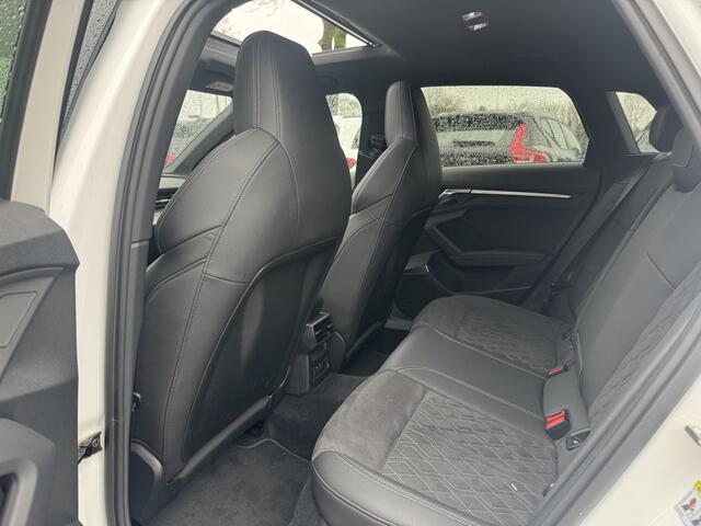 Audi A3 SPORTBACK 45 TFSI e S edition Competition / Panoramadak / Camera / Head-up / RS Seats / B&O / Elektr. stoelen / 19'' / CarPlay / Stoelmassage+Verwarming / Dodehoek / DAB / ACC