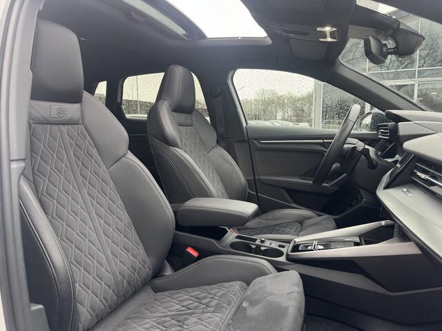 Audi A3 SPORTBACK 45 TFSI e S edition Competition / Panoramadak / Camera / Head-up / RS Seats / B&O / Elektr. stoelen / 19'' / CarPlay / Stoelmassage+Verwarming / Dodehoek / DAB / ACC