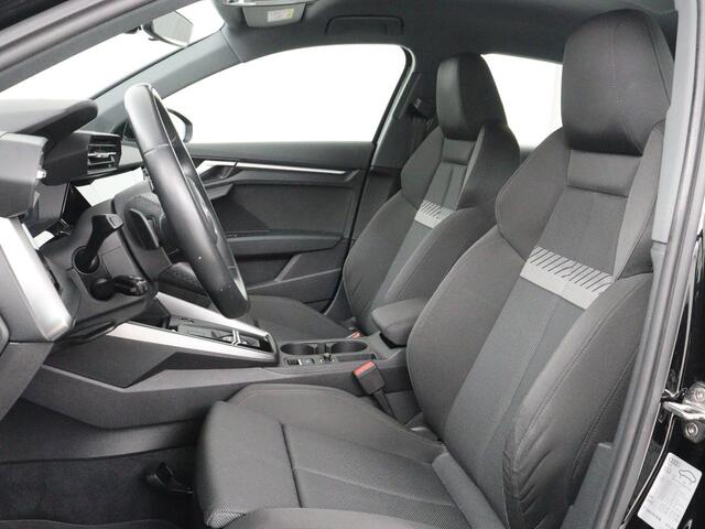 Audi A3 SPORTBACK 30 TFSI Business edition | Sportstoelen | Trekhaak | Carplay | 17'' | Navigatie | Virtual Cockpit | Full LED | Climate control | Parkeerhulp | Bluetooth | Cruise control