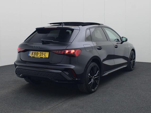 Audi A3 SPORTBACK 45 TFSI e S edition Competition Panoramadak · SONOS Sound System · 19'' lichtmetalen velgen · Sportstoelen alcantara