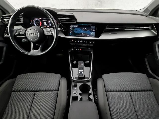 Audi A3 SPORTBACK 35 TFSI Sport 150Pk Automaat (NIEUW MODEL, DRAADLOOS APPLE CARPLAY, GROOT NAVI, GETINT GLAS, KEYLESS, MATRIX LED, SPORTSTOELEN, NIEUWE APK, CRUISE, FLIPPERS, NIEUWSTAAT)