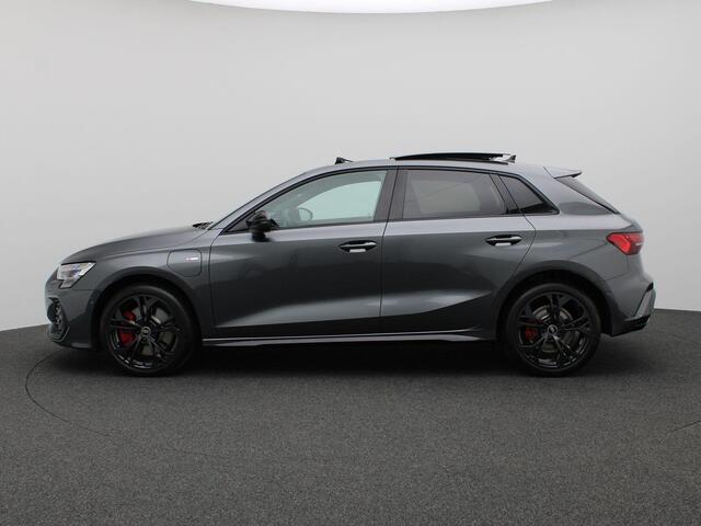 Audi A3 SPORTBACK 45 TFSI e S edition Competition 272PK S-Tronic S-Line, Pano-Schuifdak, Memorystoel, Achteruitrijcamera, Matrix LED-verlichting, Leder, Elektr. Achterklep, Keyless, 18" LM Velgen