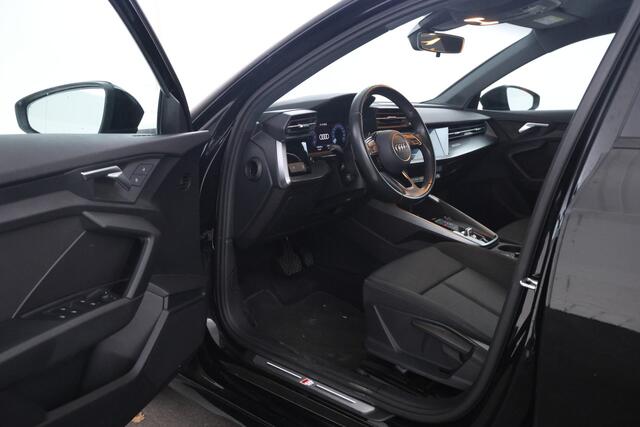 Audi A3 SPORTBACK 30 TFSI S edition Automaat, Navigatie, Full Black!