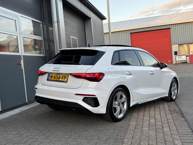 Audi A3 SPORTBACK 30 TFSI S edition Black optic| Matrix Led| Panoramadak| App| Carplay| Private glass