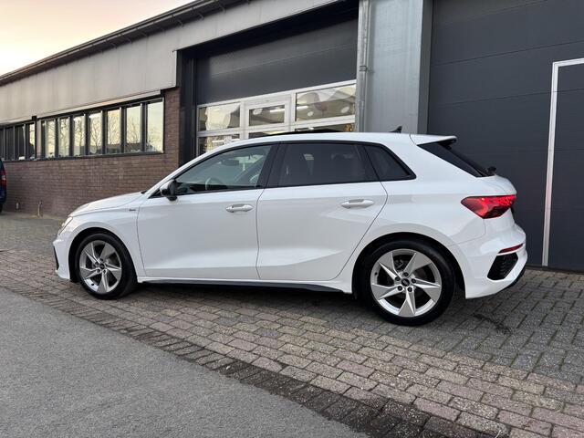 Audi A3 SPORTBACK 30 TFSI S edition Black optic| Matrix Led| Panoramadak| App| Carplay| Private glass