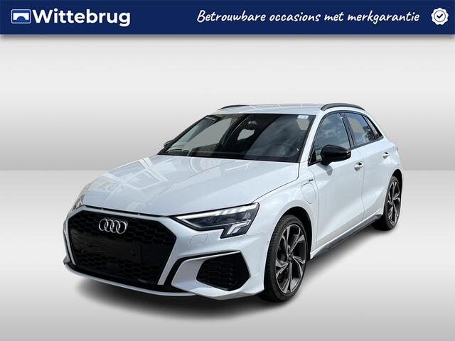 Audi A3 SPORTBACK 40 TFSI e 2x S-Line / AUTOMAAT/ CAMERA/ PARK. SENSOREN/ LED/ SMARTPHONE INTERFACE/ VIRTUAL COCKPIT/ KEYLESS/ ADAPT. CRUISE/ NAVI/ CLIMA/ DAB/ 18" LMV