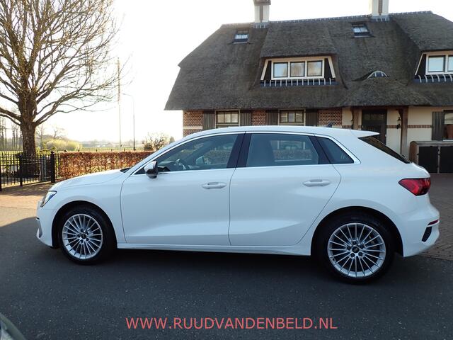 Audi A3 SPORTBACK 30 TFSI Advanced edition CARPLAY / LED / SPORTSTOELEN / CRUISE