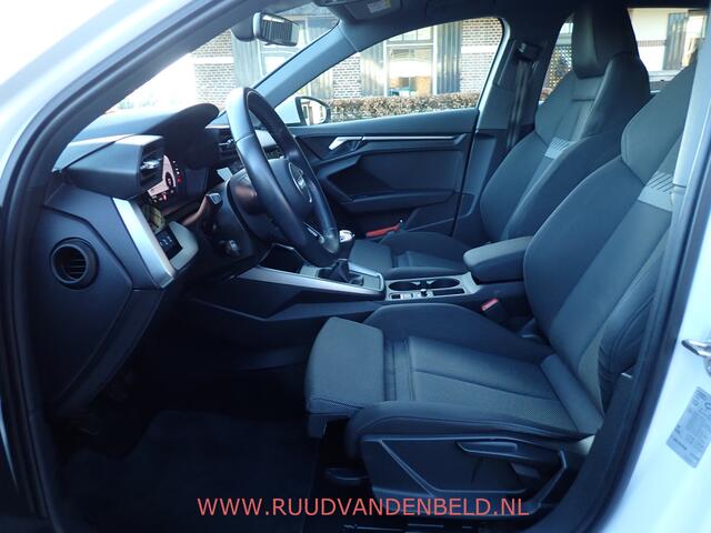 Audi A3 SPORTBACK 30 TFSI Advanced edition CARPLAY / LED / SPORTSTOELEN / CRUISE