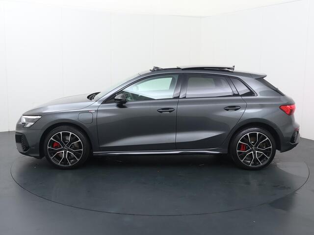 Audi A3 SPORTBACK 45 TFSI e S edition Competition | 245 PK | SoH 95% | Panoramadak | Achteruitrijcamera | Audi virtual cockpit | S line | Cruise control |