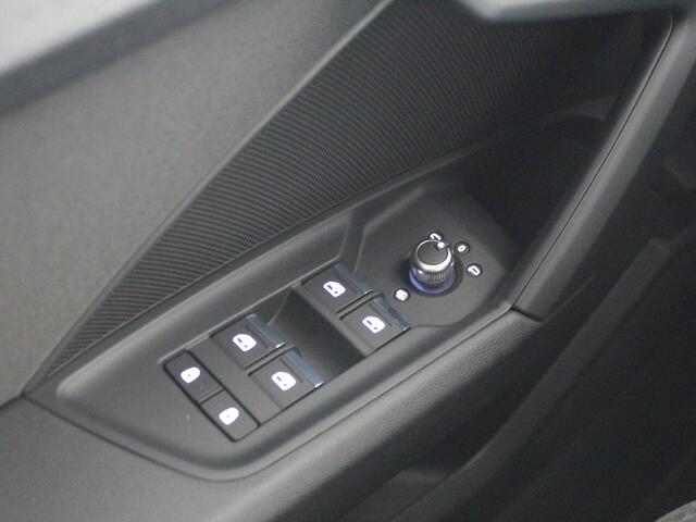 Audi A3 SPORTBACK 30 TFSI Advanced edition | ACC | Clima | Parkeerassistent |