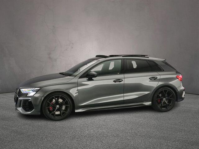 Audi A3 SPORTBACK 2.5 TFSI RS 3 quattro | Panorama Dak | Apple/Android Play | Adaptive Cruise | Camera | Carbon | Head-up | Matrix | Adaptief Demping Systeem | Sfeerverlichting | LED-lichtpakket |