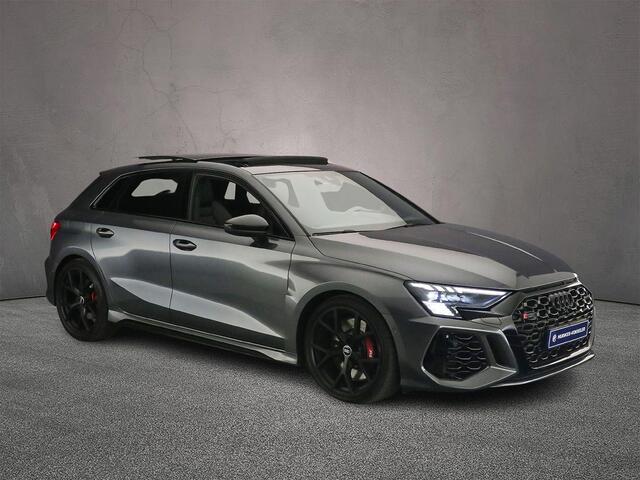 Audi A3 SPORTBACK 2.5 TFSI RS 3 quattro | Panorama Dak | Apple/Android Play | Adaptive Cruise | Camera | Carbon | Head-up | Matrix | Adaptief Demping Systeem | Sfeerverlichting | LED-lichtpakket |