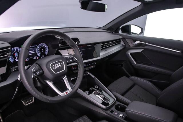 Audi A3 SPORTBACK 40 TFSI e S edition | Panorama Dak | Adaptieve Cruise | Camera | Head-up | Matrix Led | Apple/Android Play | Comfort-pakket plus | Licht-pakket | Assistentie Pakket |