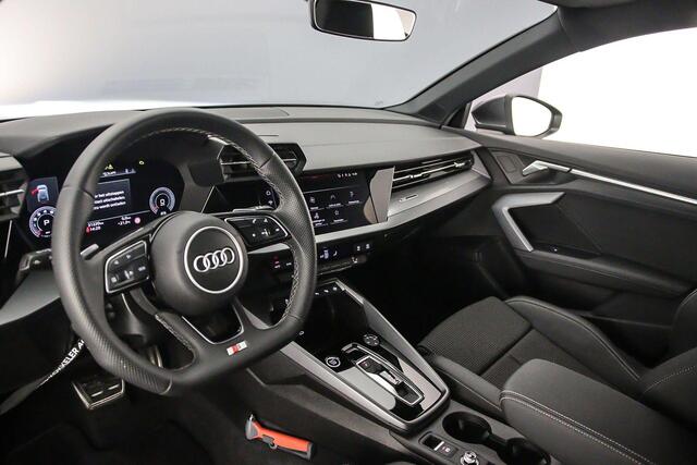 Audi A3 SPORTBACK 30 TFSI S edition | Trekhaak | Apple/Android Play | Cruise | Full-LED | Navi | Virtual Cockpit | Licht-pakket |