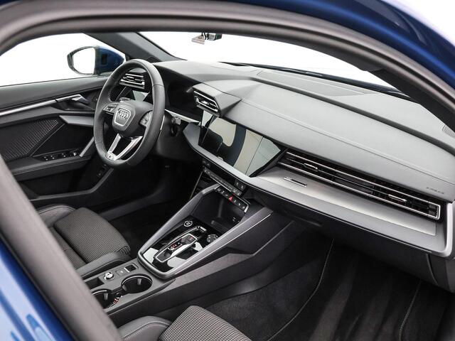 Audi A3 SPORTBACK 40 TFSIe S-Tronic 204 pk S Edition · Panoramadak · Camera · HUD Head-up display · SONOS · Ambient light Pro · Elek. Achterklep · 18 inch · Garantie t/m 07-08-2030 of 100.000km